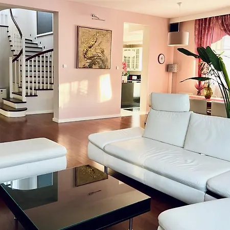 Luxury - Jessapart Walendia